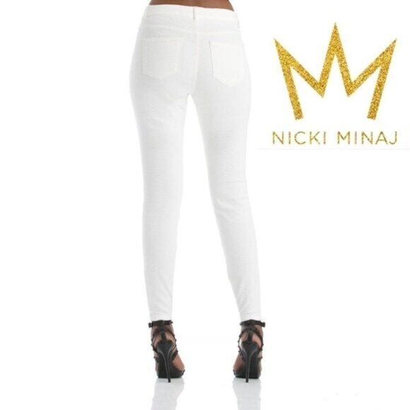 Nicki Minaj Women’s Mid Rise Snake Textured‎ Denim Ankle Zip Pants - Picture 2 of 9